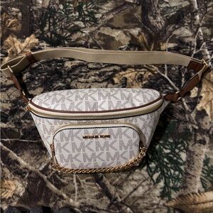 MK jet set adjustable belt bag